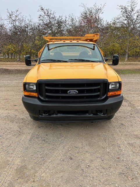 2001 Ford F-350 Image 2