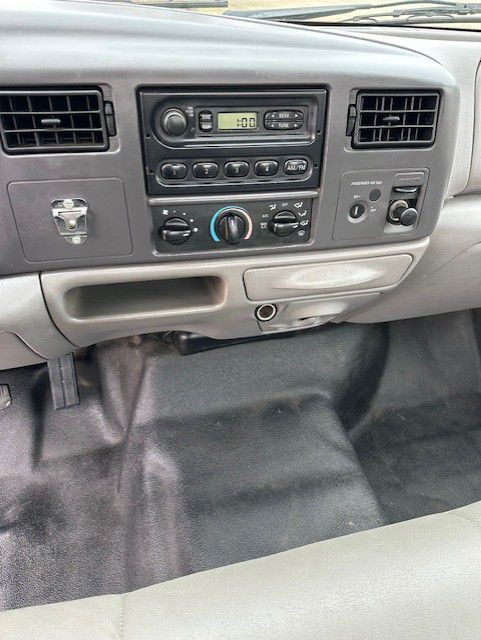 2001 Ford F-350 Image 13