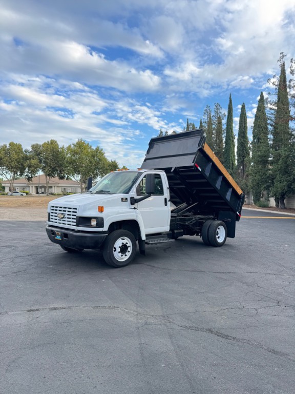 2006 Chevrolet C/K 4500 Image 2