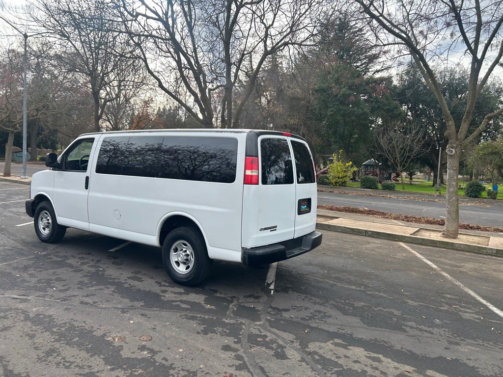 2015 Chevrolet Express Image 8