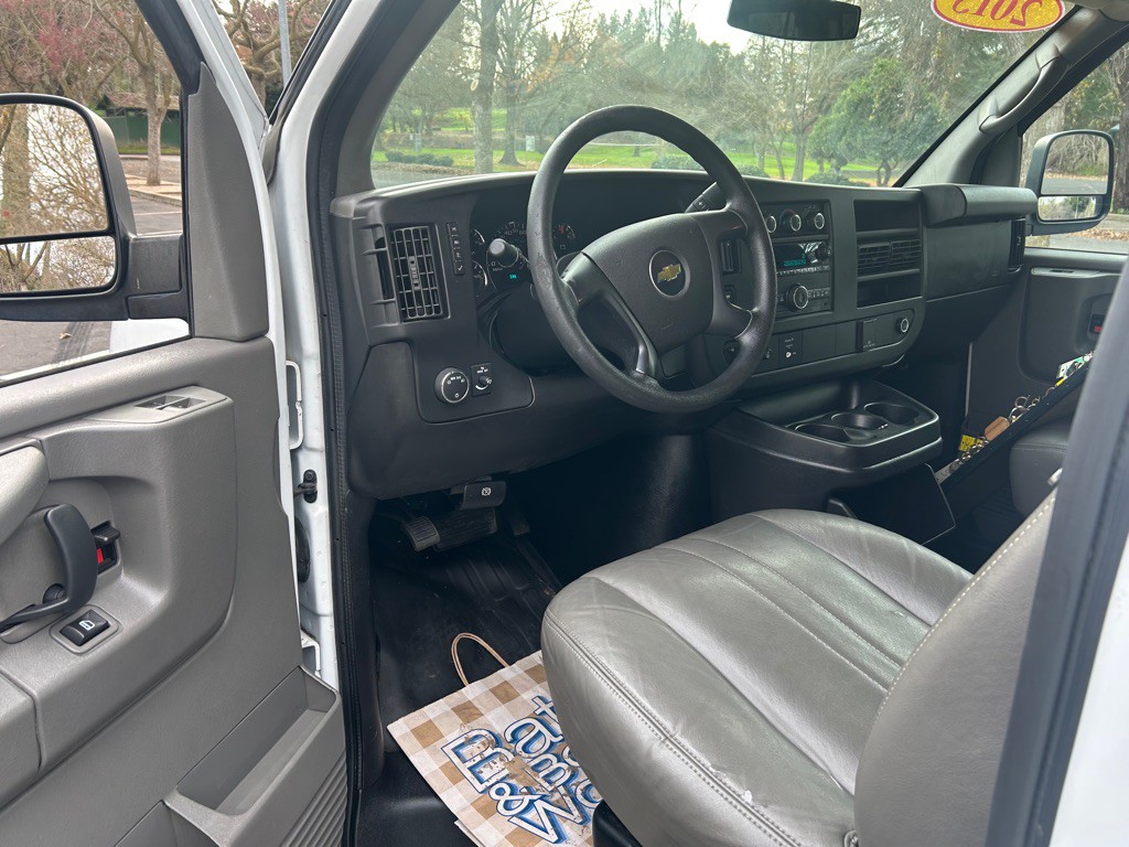 2015 Chevrolet Express Image 9