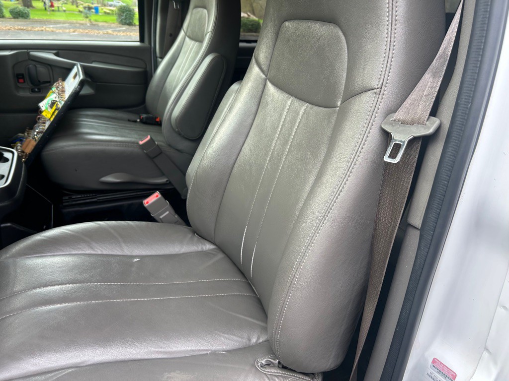 2015 Chevrolet Express Image 10