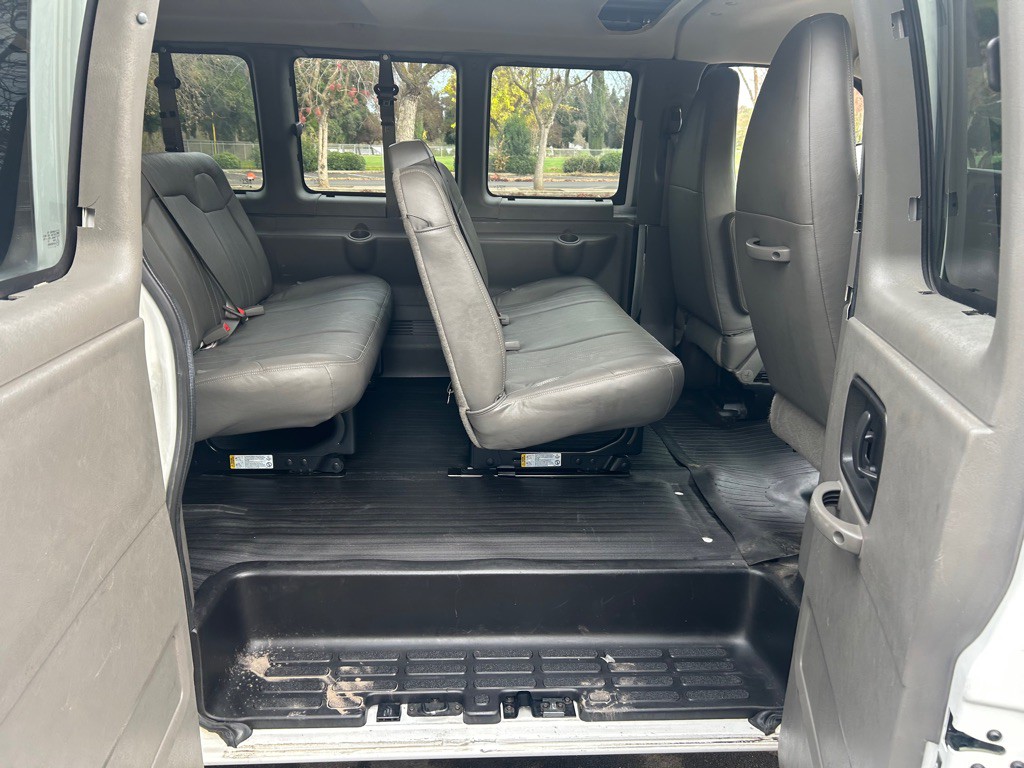 2015 Chevrolet Express Image 13