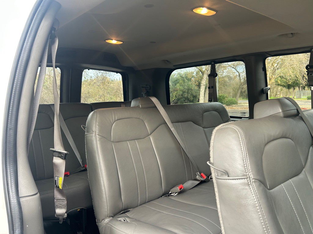 2015 Chevrolet Express Image 14