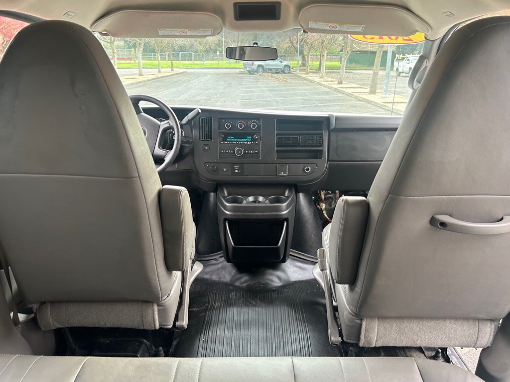 2015 Chevrolet Express Image 15