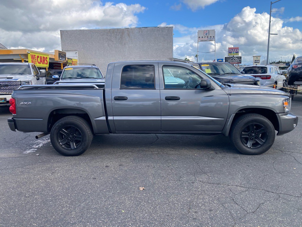 2011 Dodge Dakota Image 4