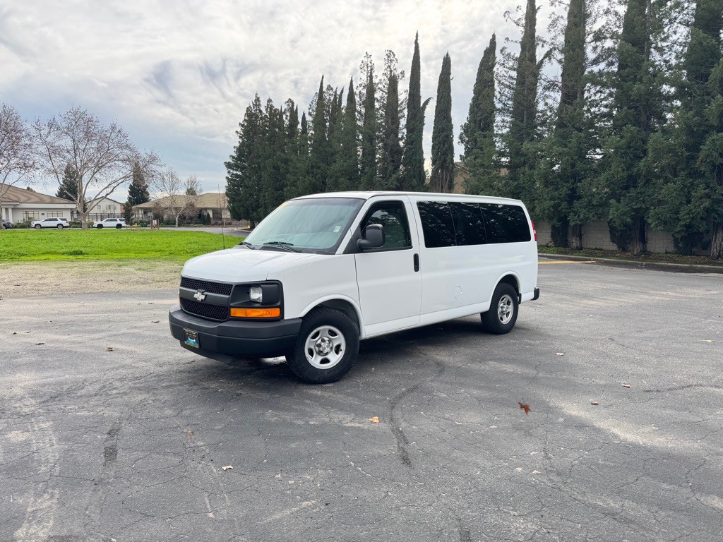 2008 Chevrolet Express Image 2