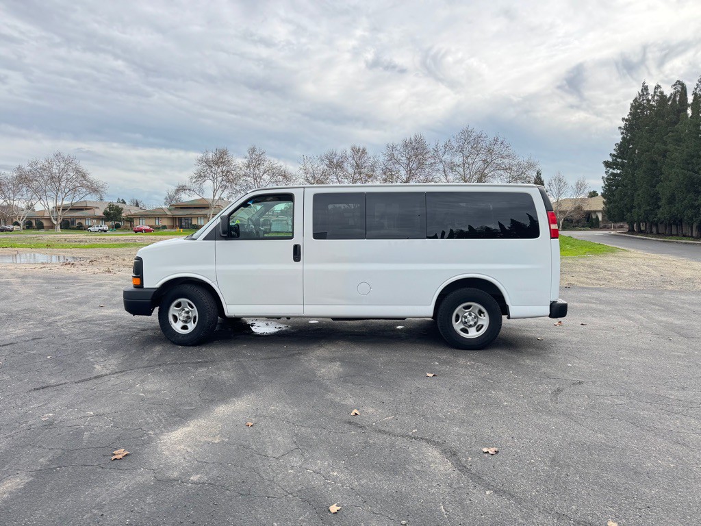 2008 Chevrolet Express Image 3
