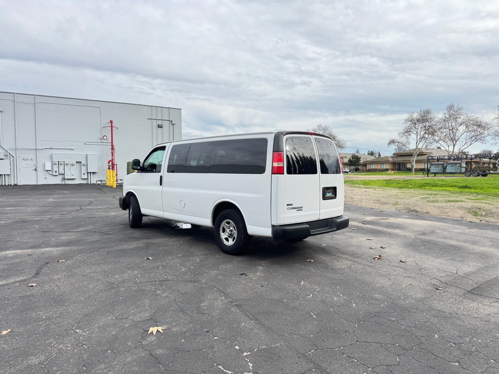 2008 Chevrolet Express Image 4