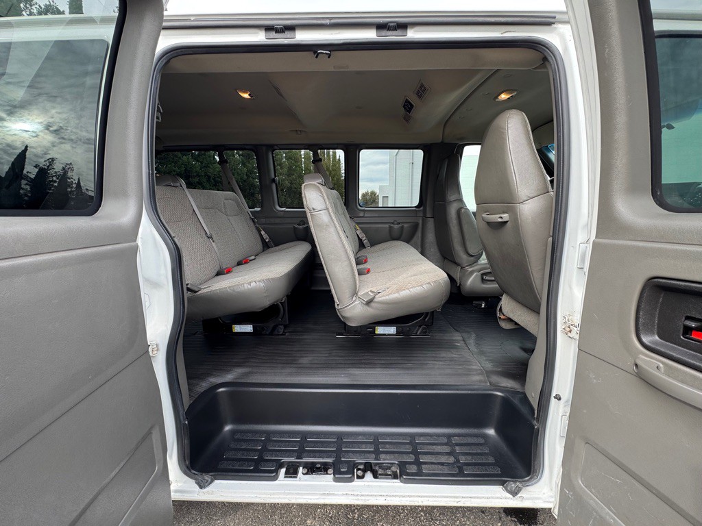 2008 Chevrolet Express Image 7