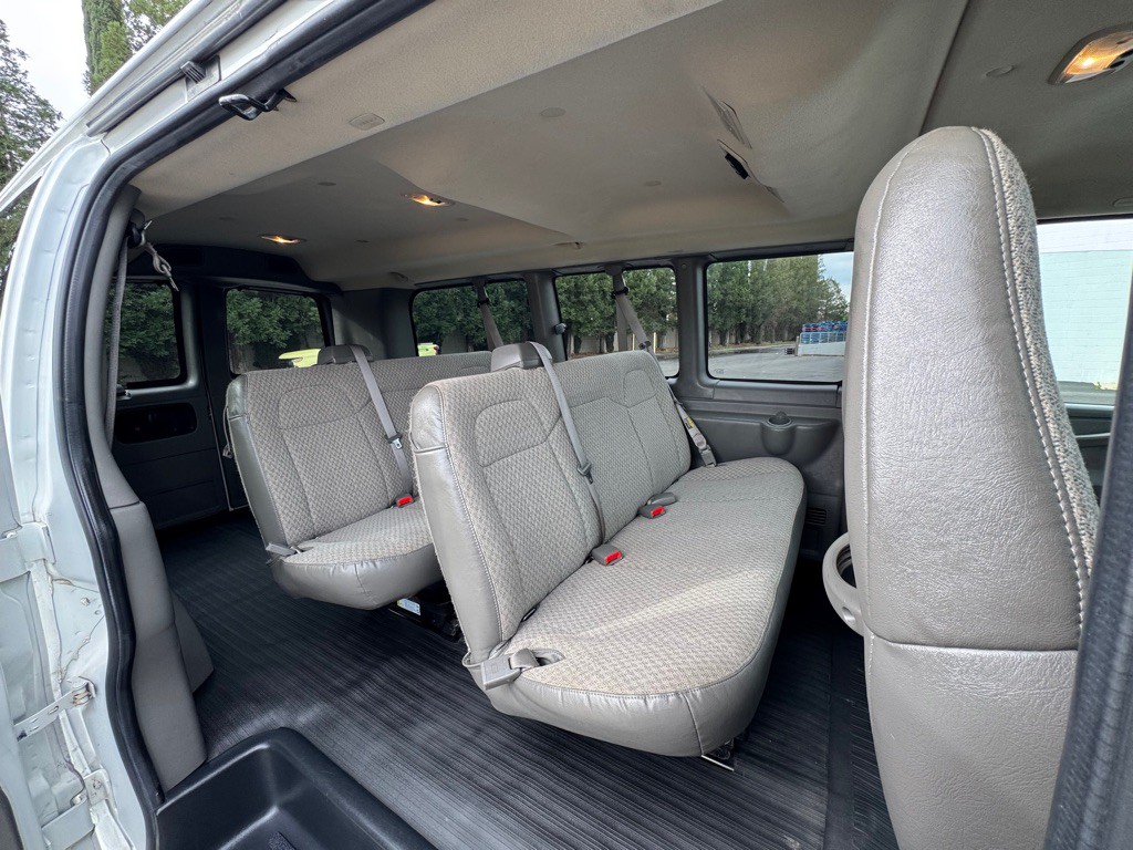 2008 Chevrolet Express Image 8