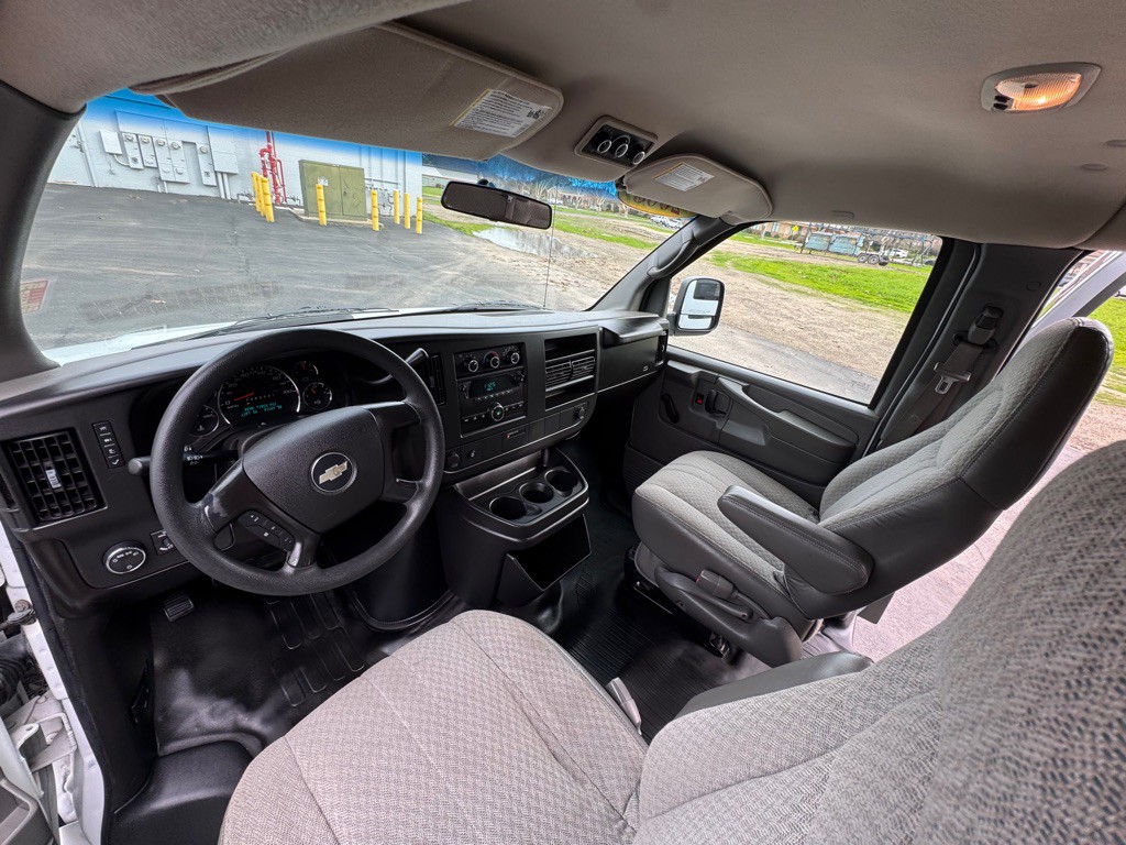 2008 Chevrolet Express Image 12