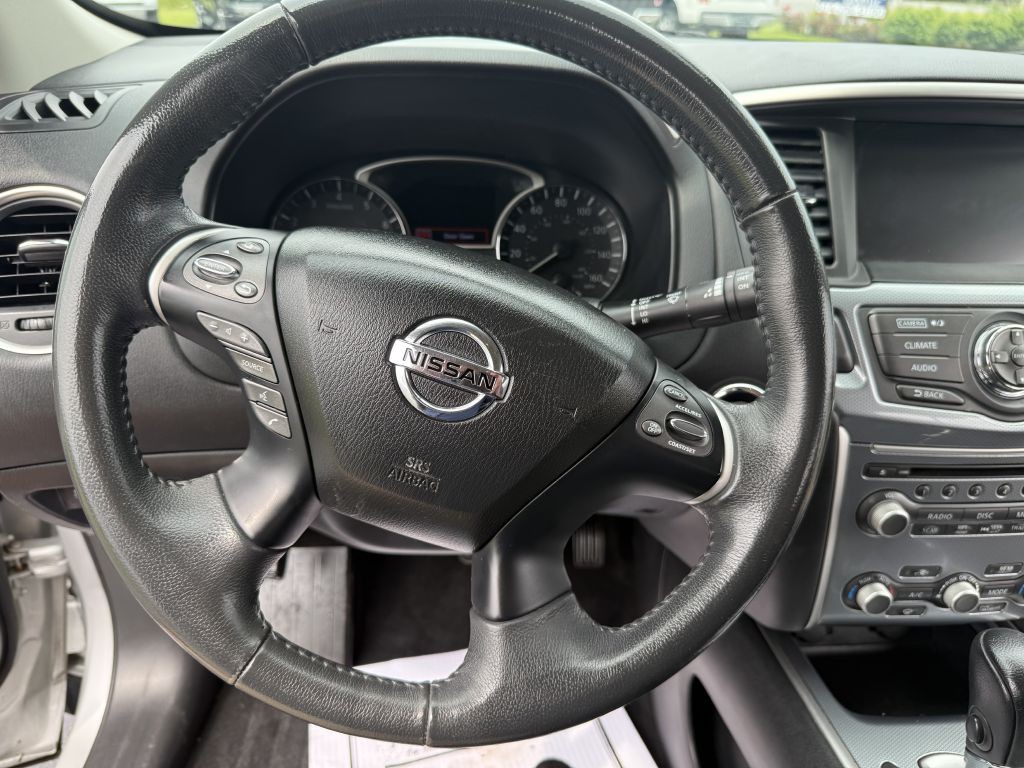 2017 Nissan Pathfinder Image 11