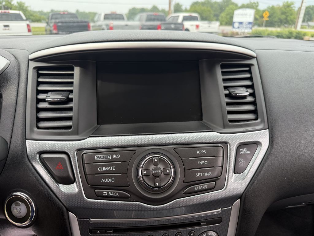 2017 Nissan Pathfinder Image 12