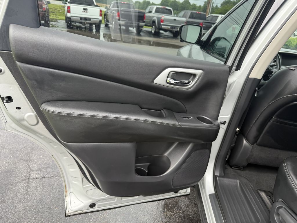 2017 Nissan Pathfinder Image 17