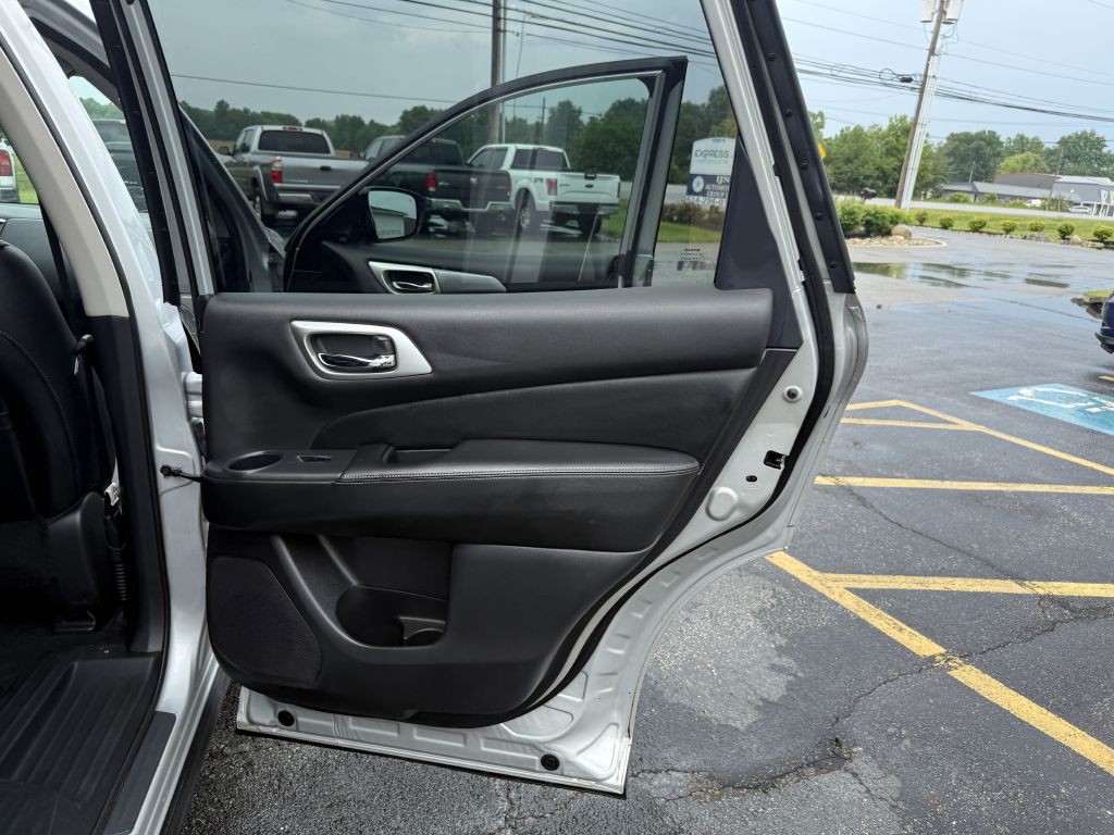 2017 Nissan Pathfinder Image 18