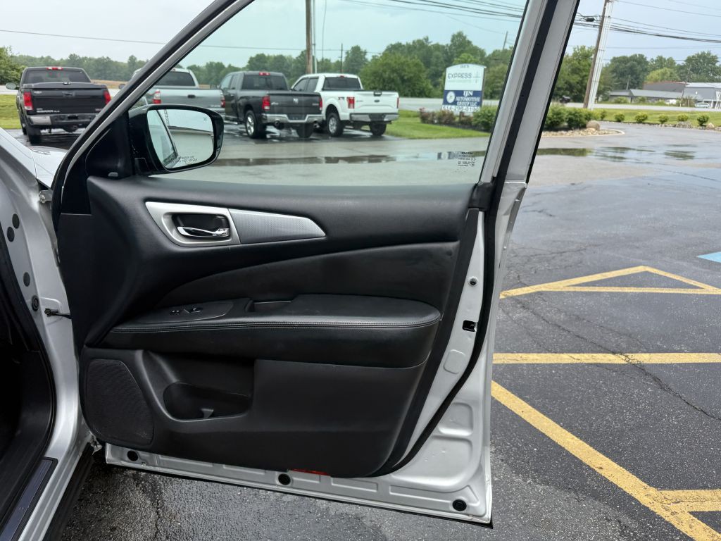 2017 Nissan Pathfinder Image 19
