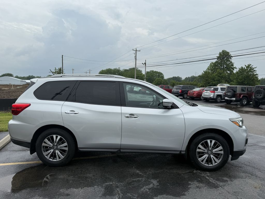 2017 Nissan Pathfinder Image 25