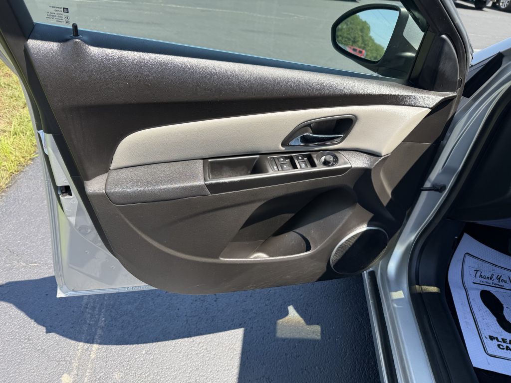 2011 Chevrolet Cruze Image 14