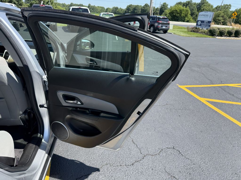 2011 Chevrolet Cruze Image 16