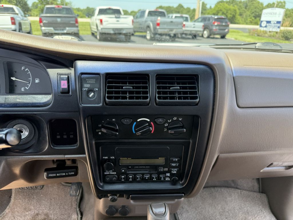 2004 Toyota Tacoma Image 8
