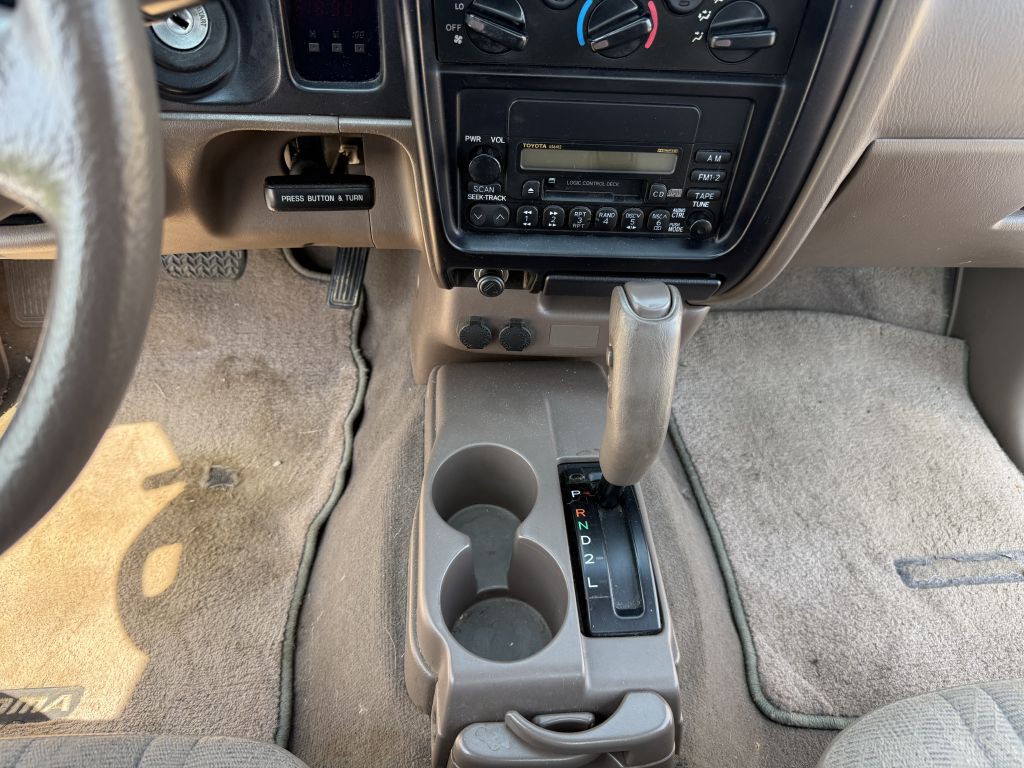 2004 Toyota Tacoma Image 9