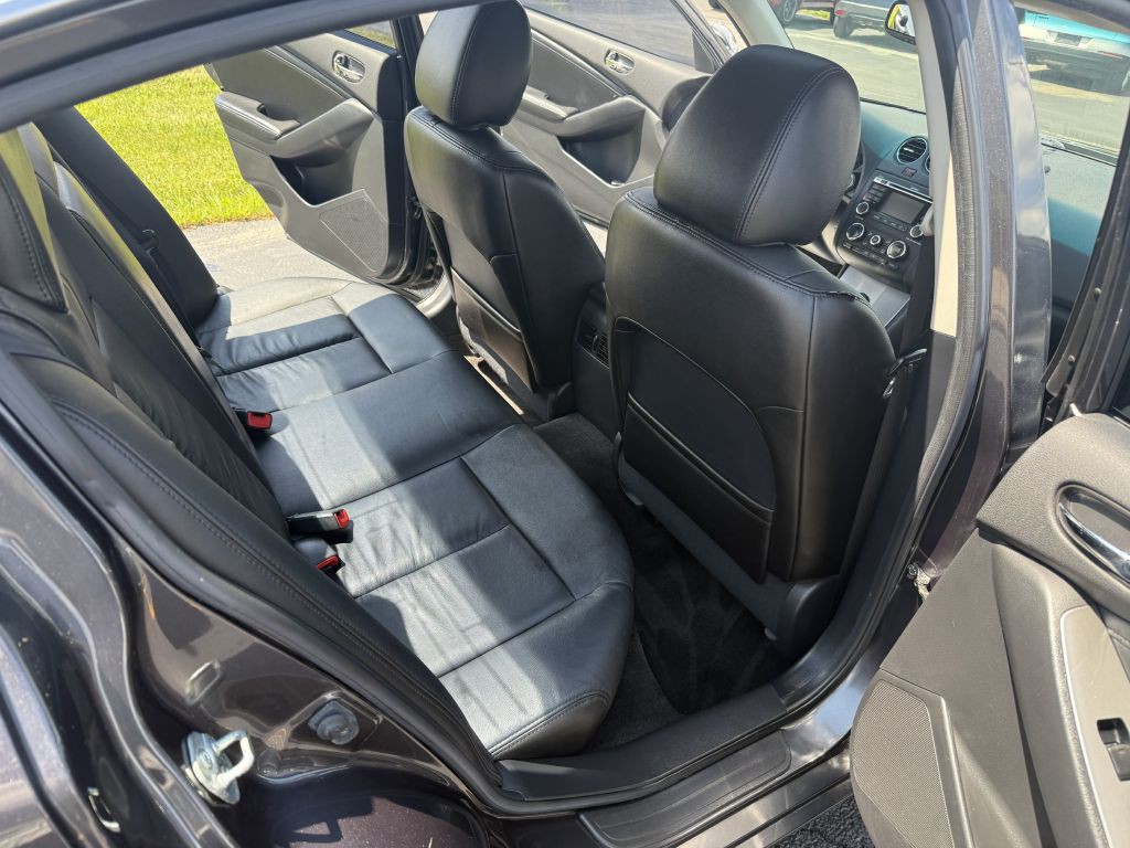 2011 Nissan Altima Image 8