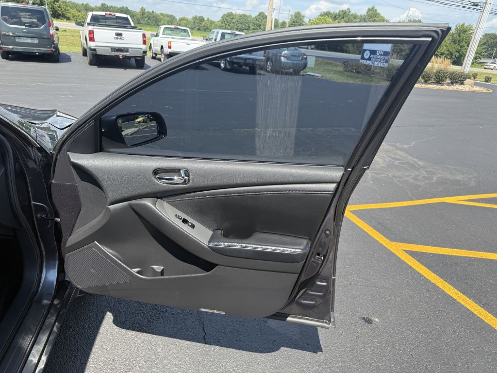2011 Nissan Altima Image 17