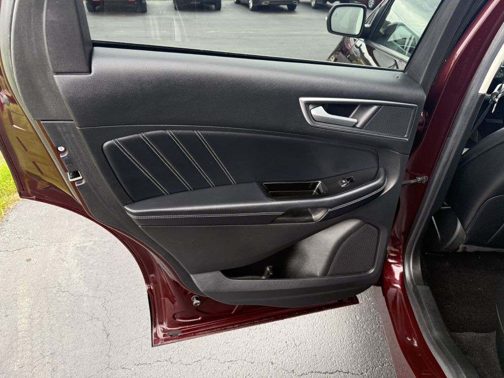 2018 Ford Edge Image 16