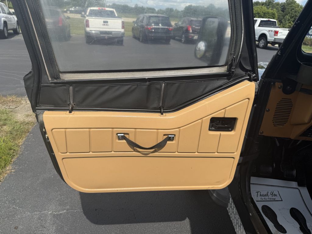 1995 Jeep Wrangler Image 9