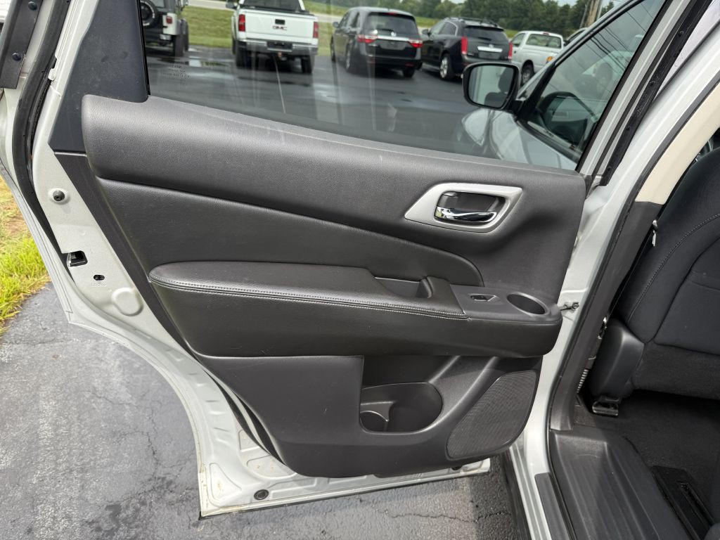 2018 Nissan Pathfinder Image 16