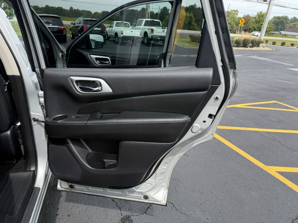 2018 Nissan Pathfinder Image 17