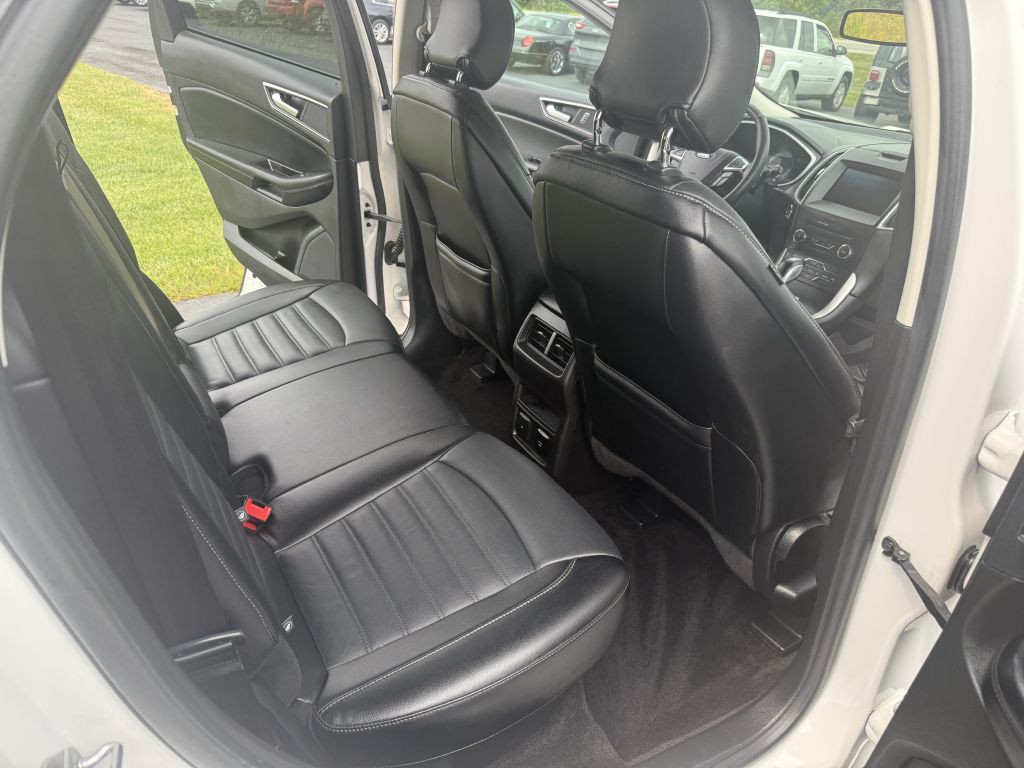 2015 Ford Edge Image 9