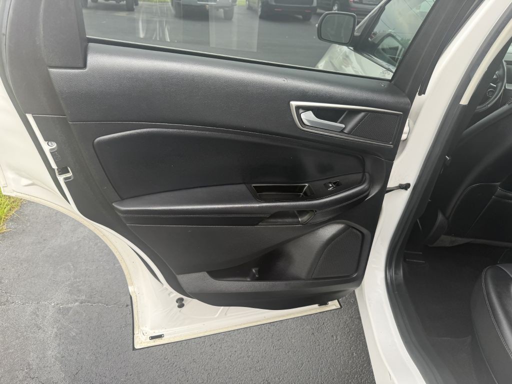 2015 Ford Edge Image 16