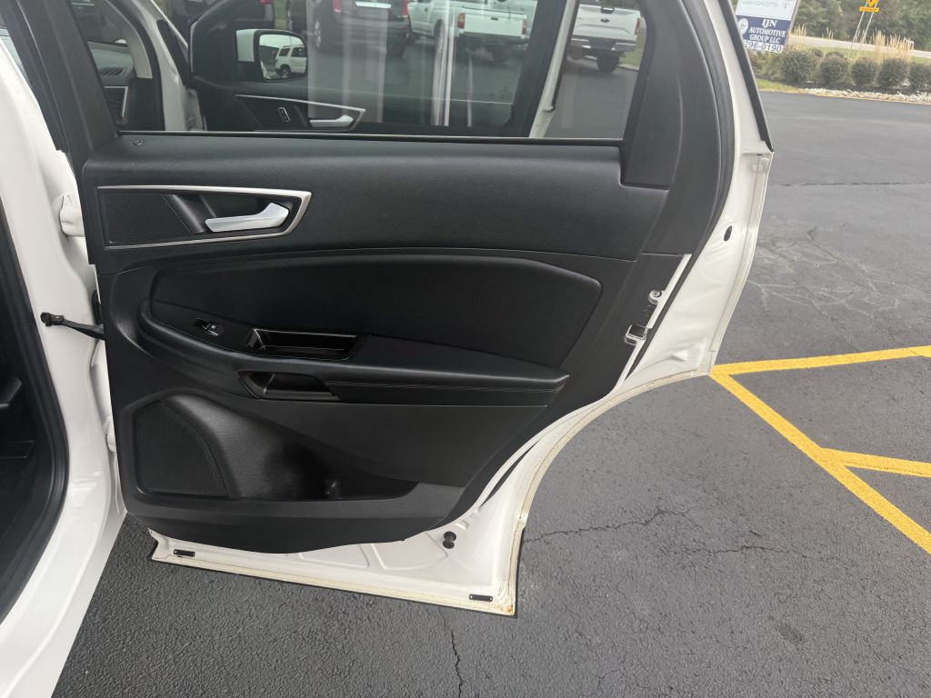 2015 Ford Edge Image 17