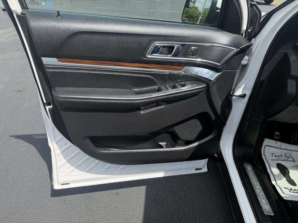 2017 Ford Explorer Image 16