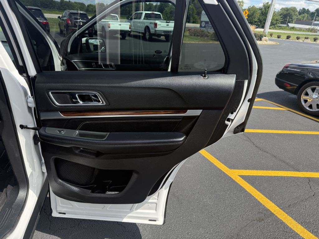 2017 Ford Explorer Image 18