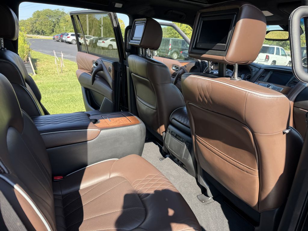 2015 INFINITI QX80 Image 10