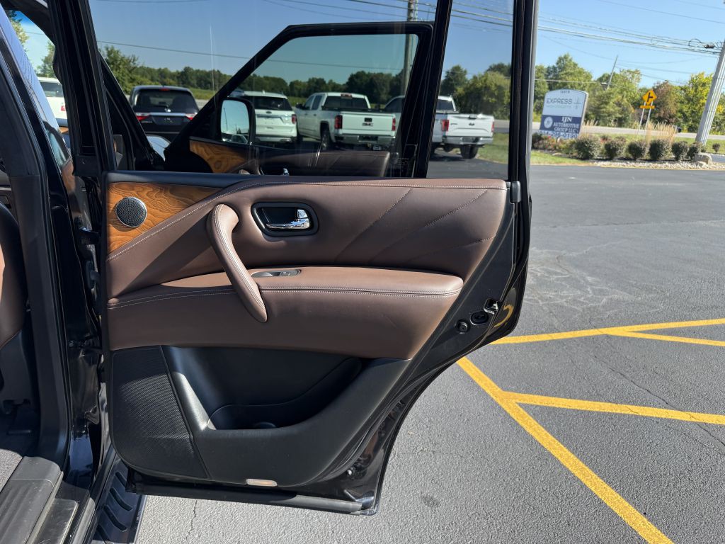 2015 INFINITI QX80 Image 16