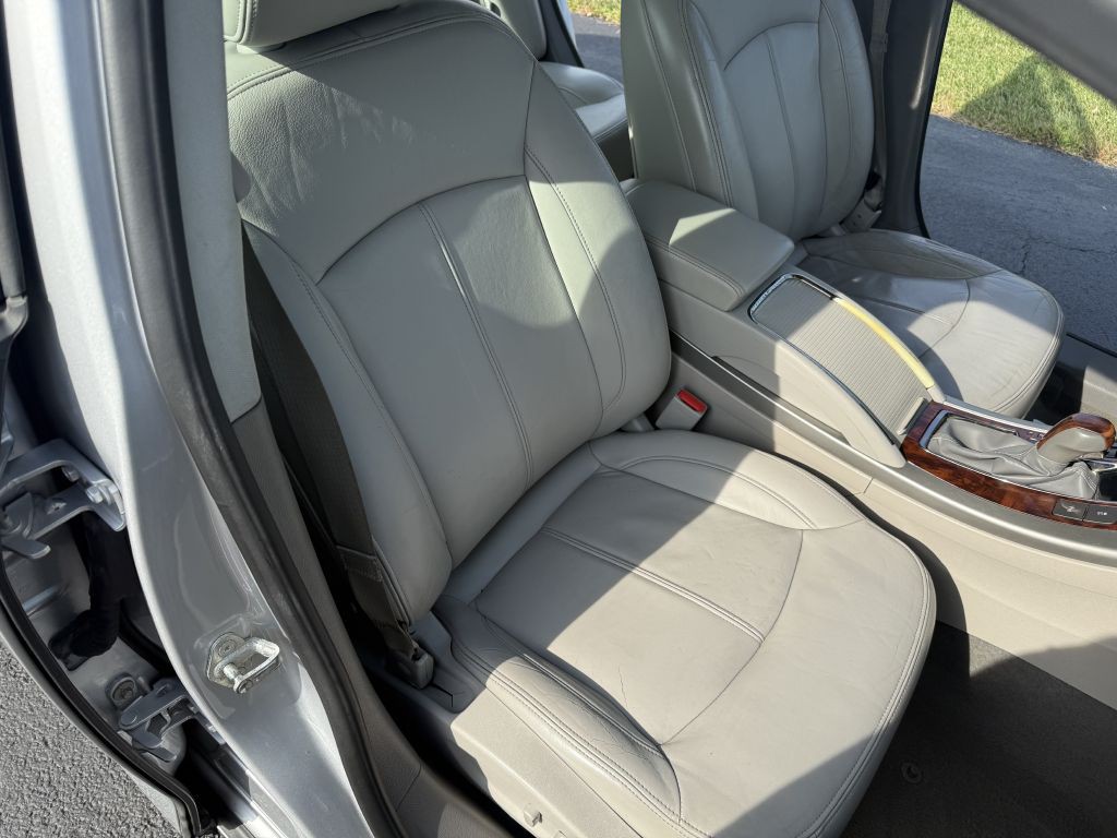 2011 Buick Lacrosse Image 8