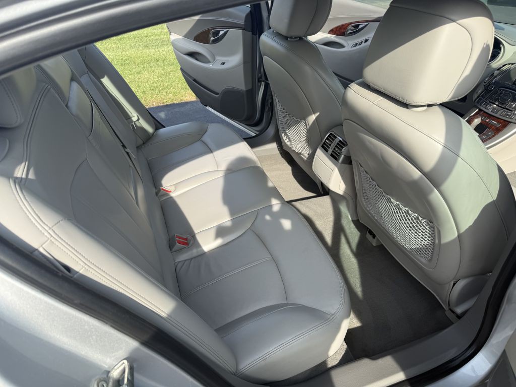 2011 Buick Lacrosse Image 9