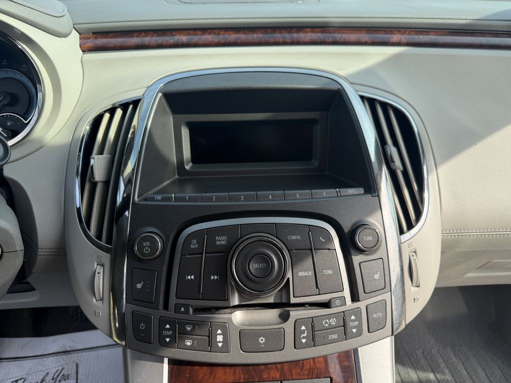 2011 Buick Lacrosse Image 11