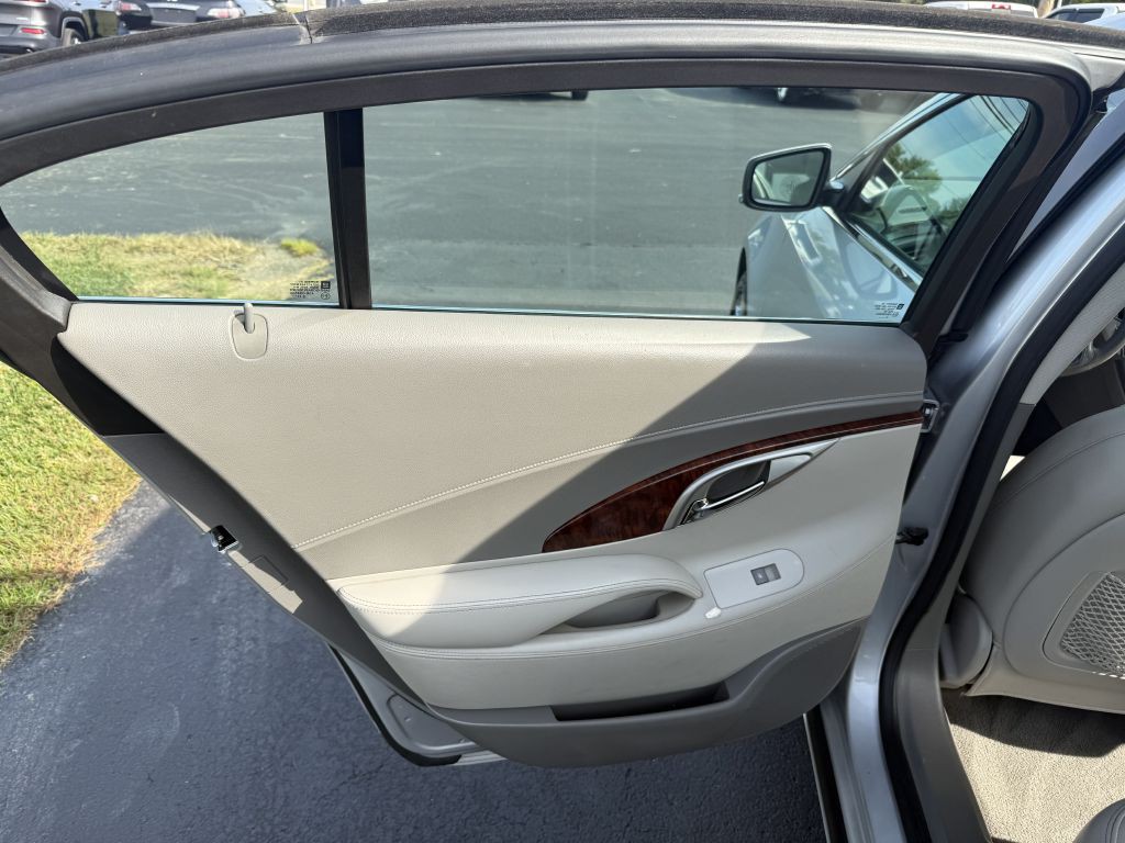 2011 Buick Lacrosse Image 16