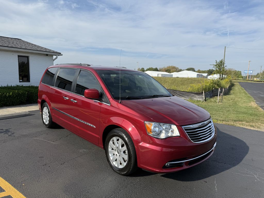 2015 Chrysler Town & Country Image 1