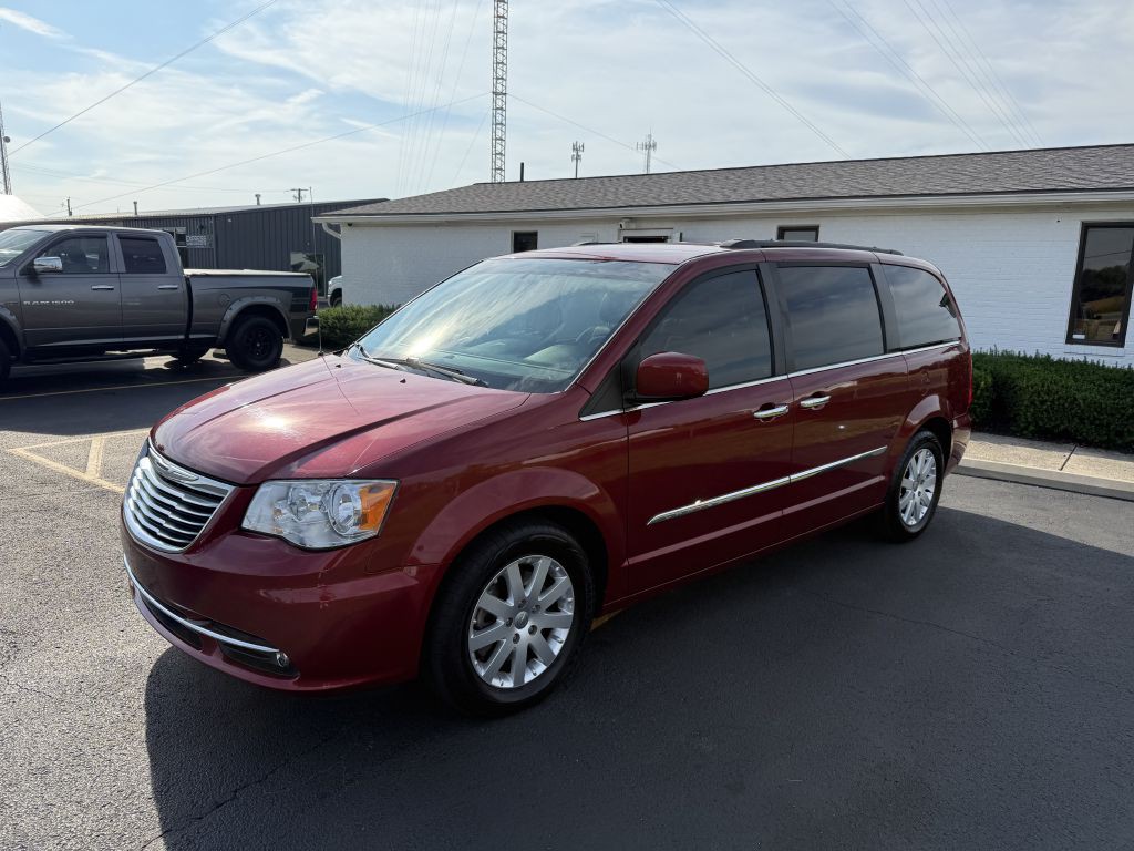 2015 Chrysler Town & Country Image 2