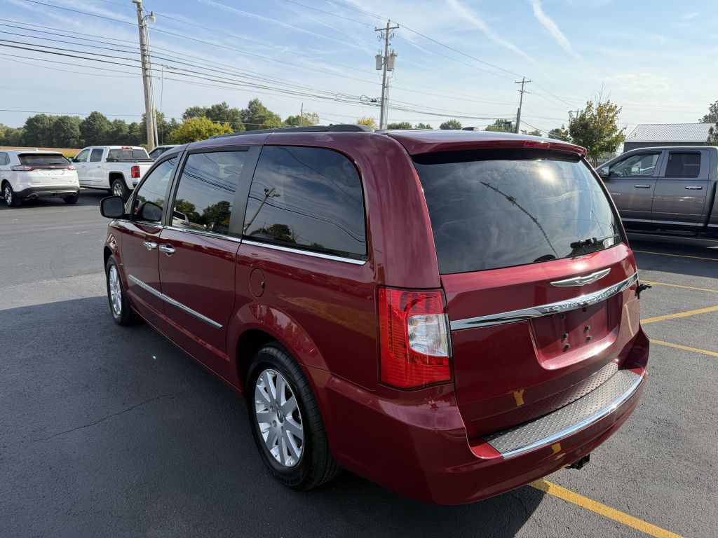 2015 Chrysler Town & Country Image 3