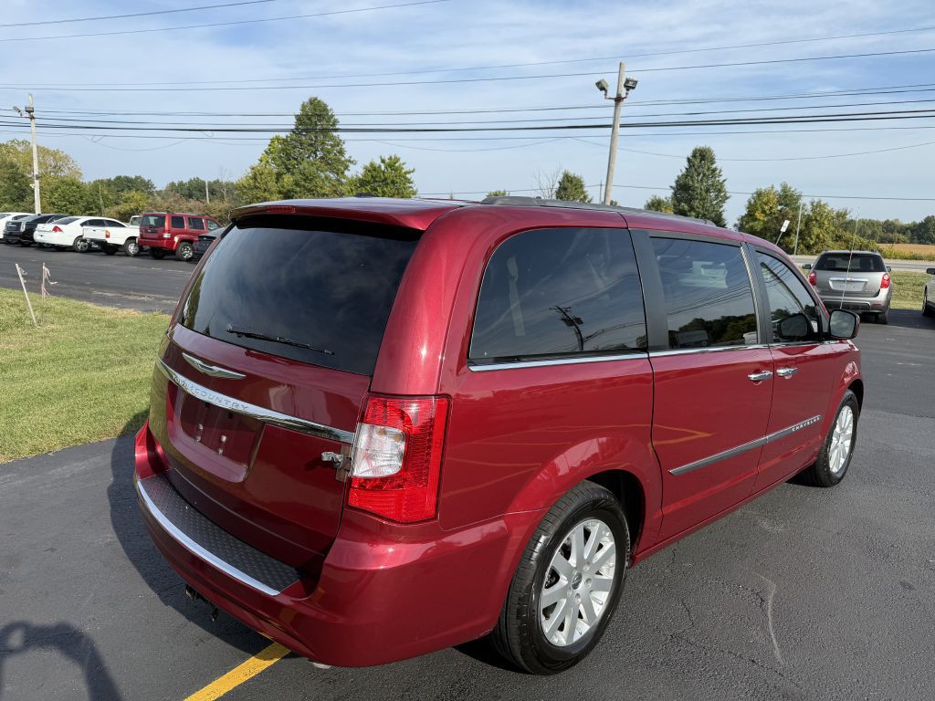 2015 Chrysler Town & Country Image 4
