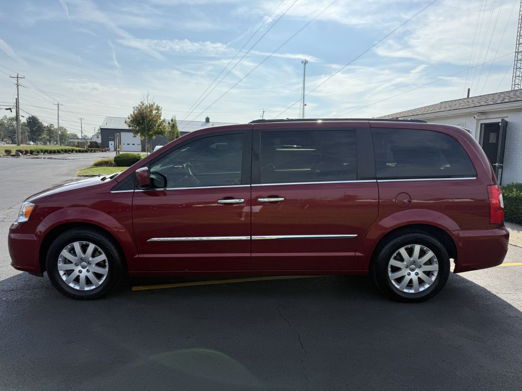 2015 Chrysler Town & Country Image 18