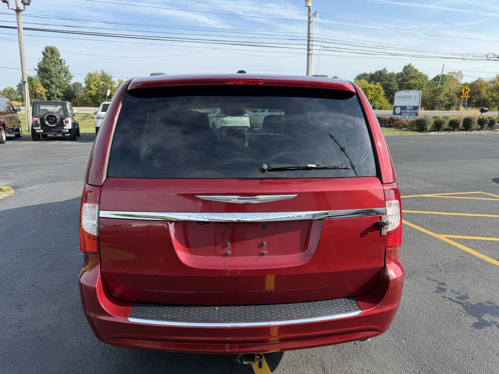 2015 Chrysler Town & Country Image 19