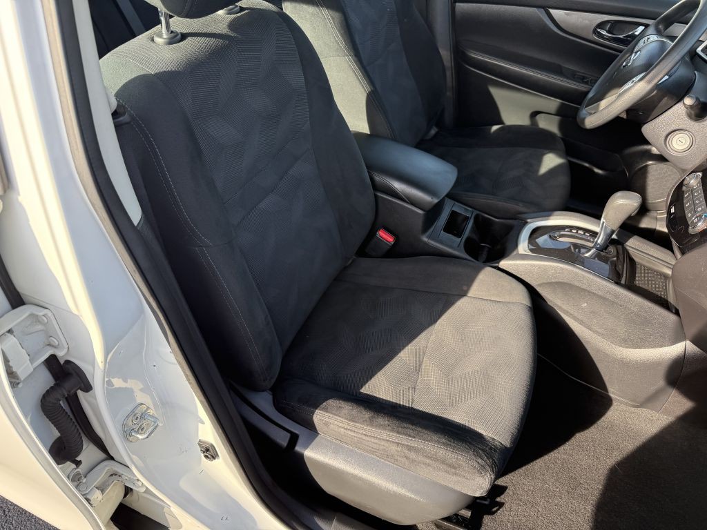 2016 Nissan Rogue Image 8